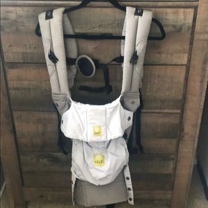 Lillebaby 6 in 1 baby carrier